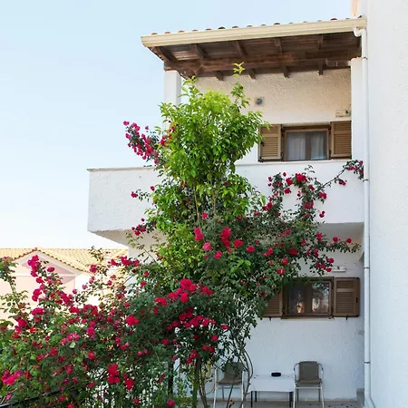 Kousos Arillas Apartmán *